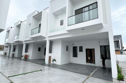 4 bedroom duplex in lekki lagos. Call or Whatsapp us on +2348135593206